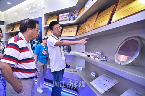 行走中國 2024海外華文媒體高層川渝行 滿產運行 內江造 電子信息產品釋放 新 動力